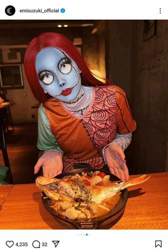 【画像・写真】鈴木えみ「思う存分青くなれてよかった」猫がじっと見つめる変身姿にファン仰天「ひぇー怖い」「凄い」