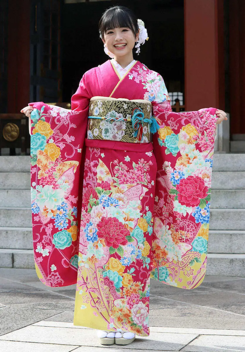 【画像・写真】晴れ着姿を披露した。ひまひま