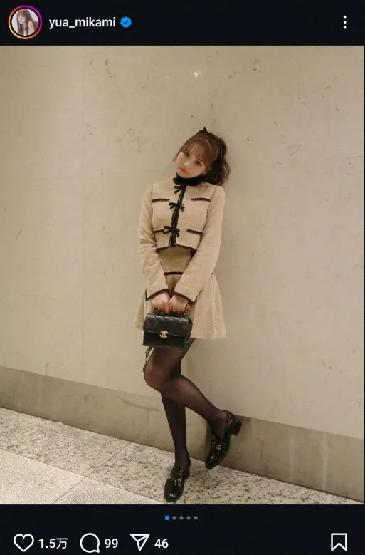 【画像・写真】三上悠亜　ミニのセットアップ＆黒パンスト姿公開に「秋らしくていい」「センス抜群」「可愛すぎ」