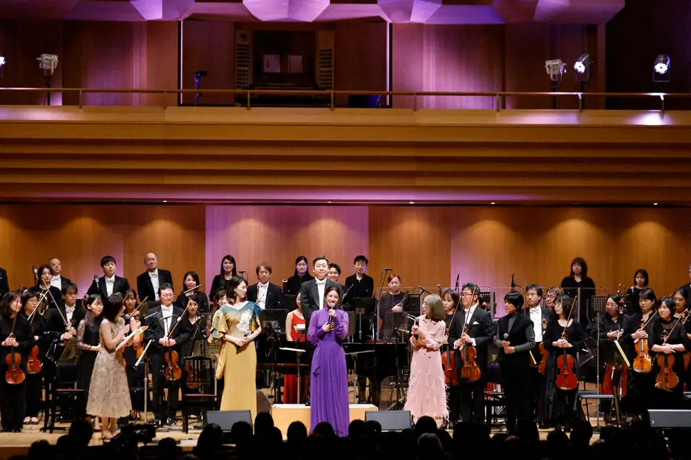 【画像・写真】「光る君へ」吉高由里子“紫ドレス＆茶髪”「沼りました」初の大河コンサートに感激！残り6回「寂しい」