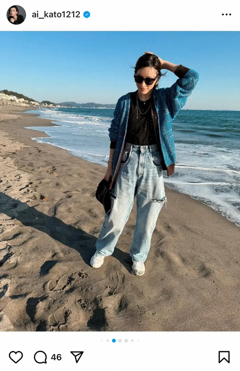【画像・写真】加藤あい　オシャレなブルーコーデで海辺を満喫！サングラス姿が「絵になる」「カッコいい」と話題に