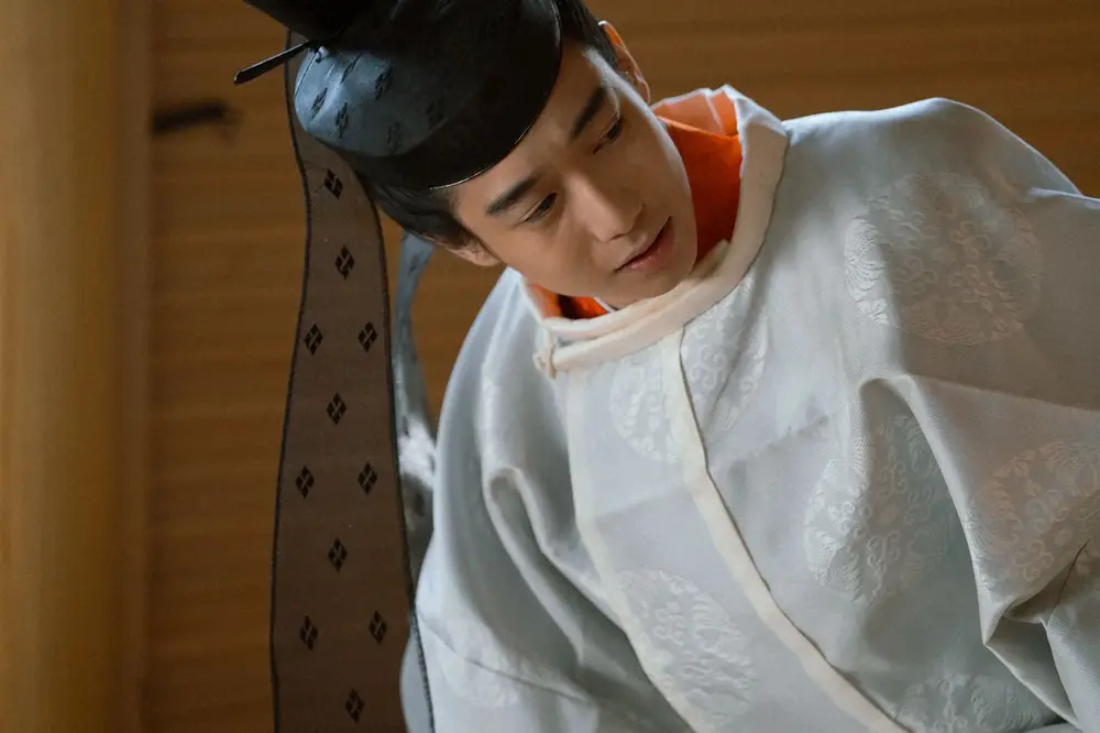 【画像・写真】大河ドラマ「光る君へ」第45話。敦康親王（片岡千之助）は突如、左胸を押さえ…（C）NHK