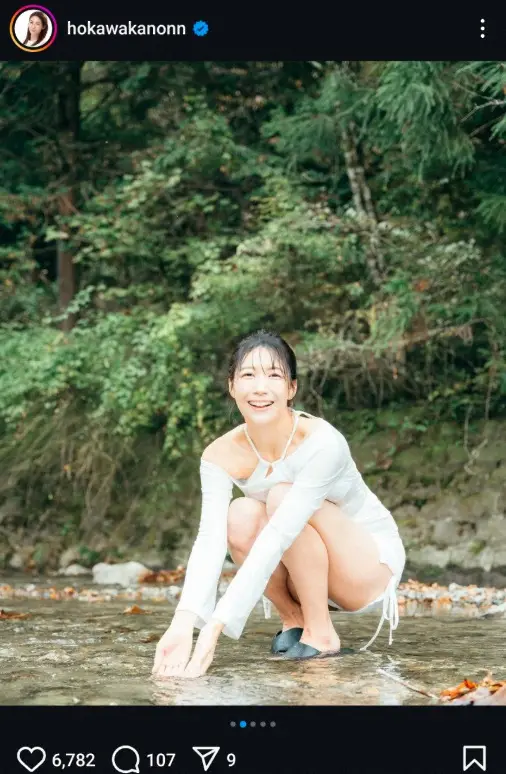 【画像・写真】美しすぎる気象予報士・穂川果音　“川水浴”姿公開に「眼福です」「足きれい」「スタイル最高」