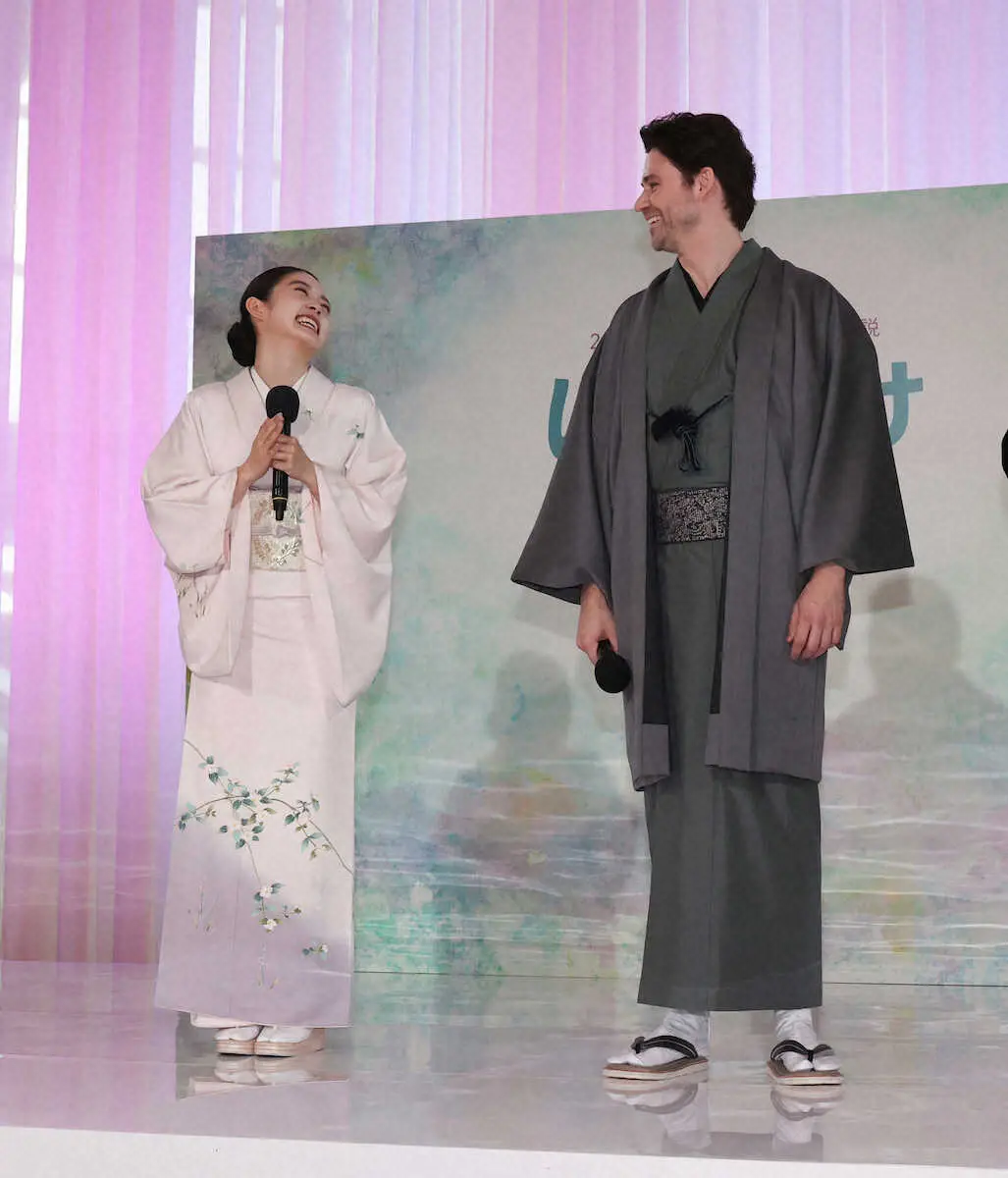 【画像・写真】「ばけばけ」ヒロイン夫・ヘブン役のバストウ「日本語を勉強しています。よろしくお願いします」