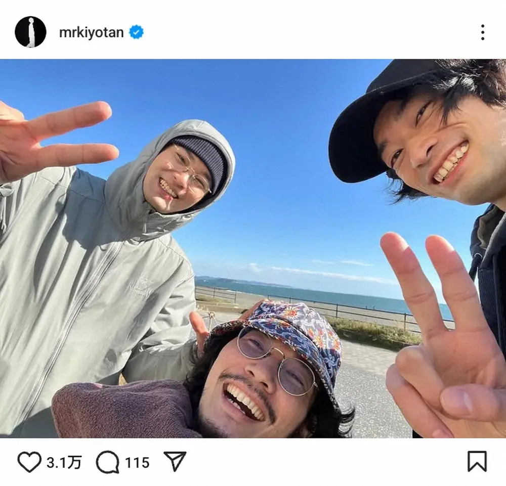 【画像・写真】脳内出血で療養中の清原翔　快晴の“イケメン集合写真”に「笑顔がそっくり」「楽しそう」の声