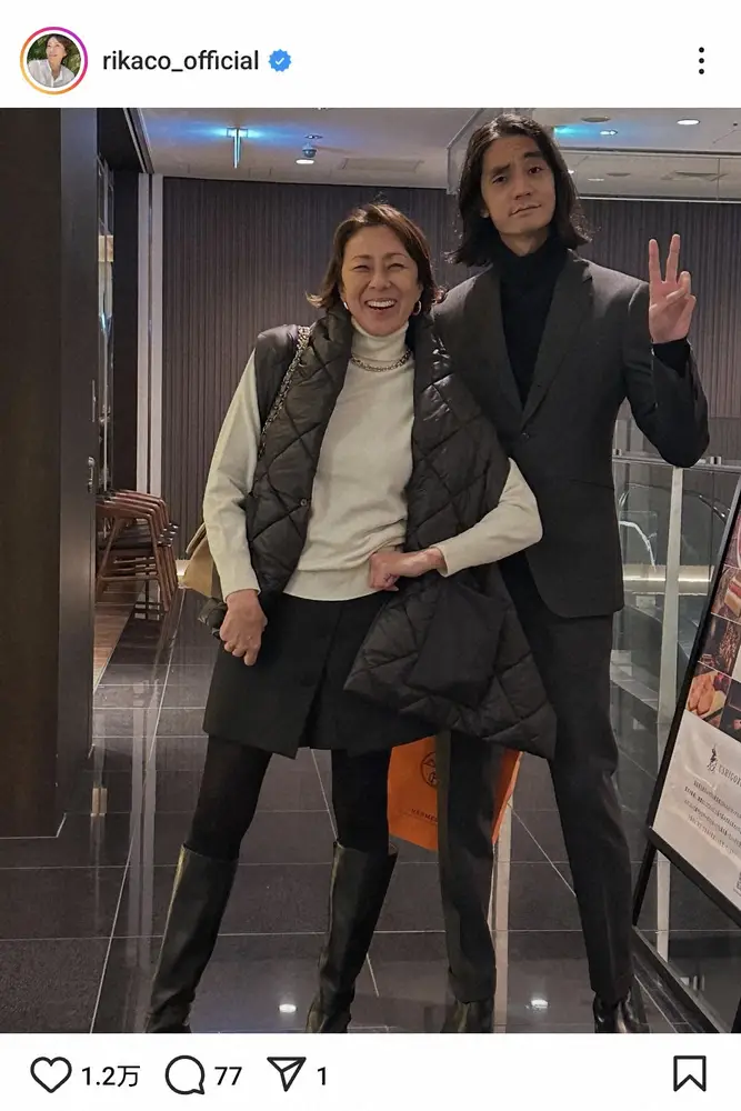 【画像・写真】RIKACO　「私達最強だな」30歳迎えた俳優・演出家の長男と仲良し2ショットに「カッコいい親子！」