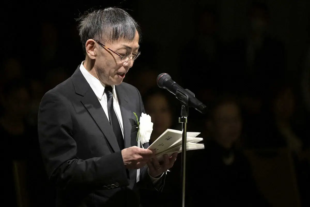 【画像・写真】「篠山紀信先生を偲ぶ会」で弔辞を読む野田秀樹氏