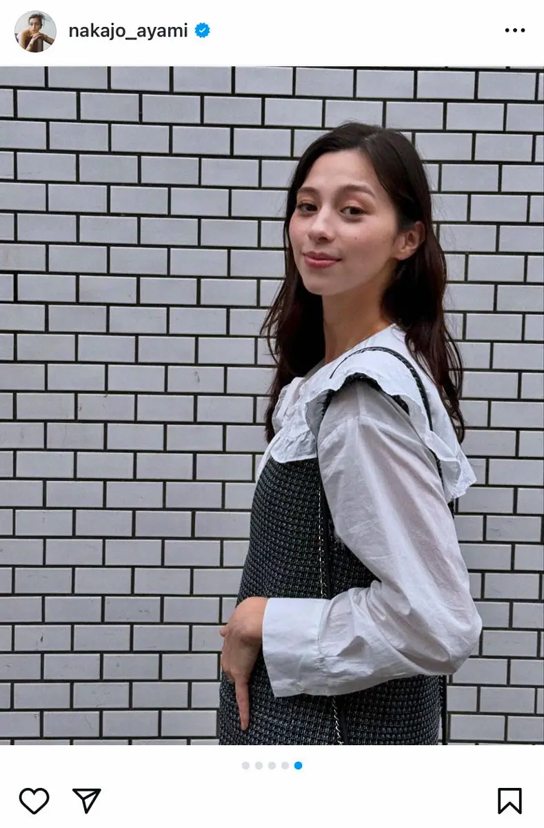 【画像・写真】中条あやみ　“珍しい”コーデ披露もラストショットに強烈ツッコミ「なんか最後の顔と小指はらたつ」