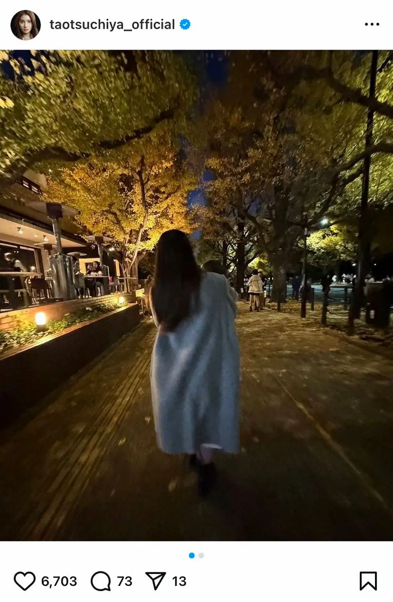 【画像・写真】土屋太鳳「胸がいっぱいに」親子でイチョウ並木を楽しむ「ステキな後ろ姿」「ママしてる」「ほっこり」