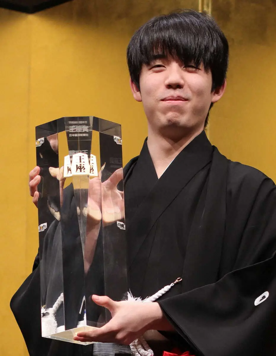 【画像・写真】藤井聡太王座　就位式「海外の方にも将棋の魅力を」来期5番勝負はシンガポールで開幕