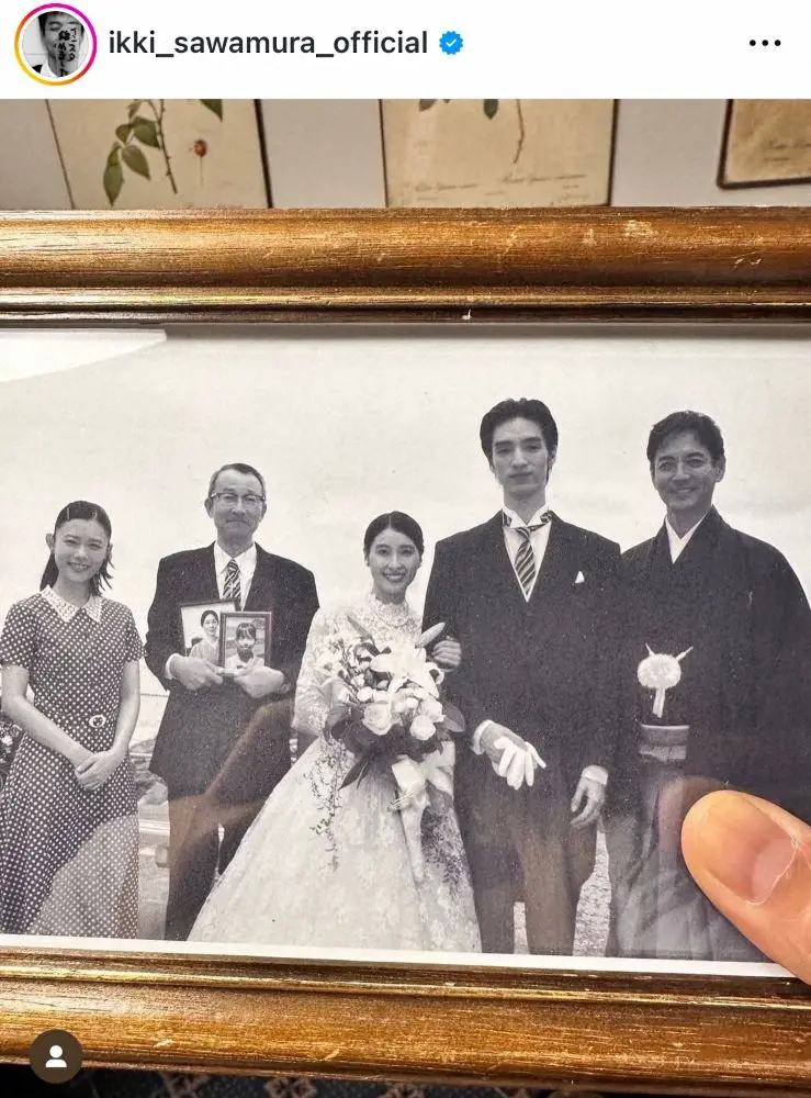 【画像・写真】沢村一樹「息子の結婚式にて」激レアモノクロ写真公開　「びっくりした」「ほんとに似すぎてる」