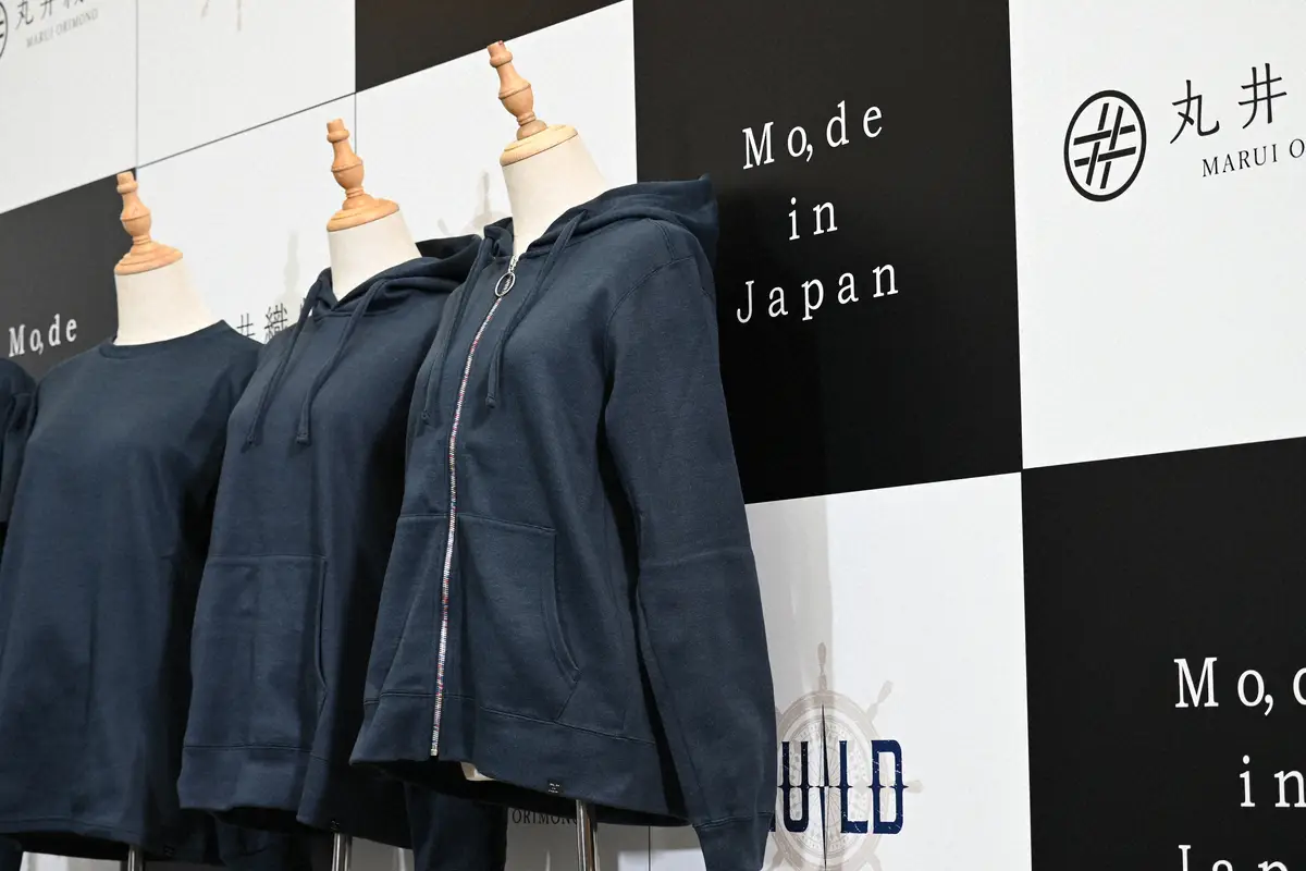 【画像・写真】ひろゆき氏　フランスから緊急来日!　「燃えにくい、切れにくい」“最強衣服”開発　自らバーナーであぶる