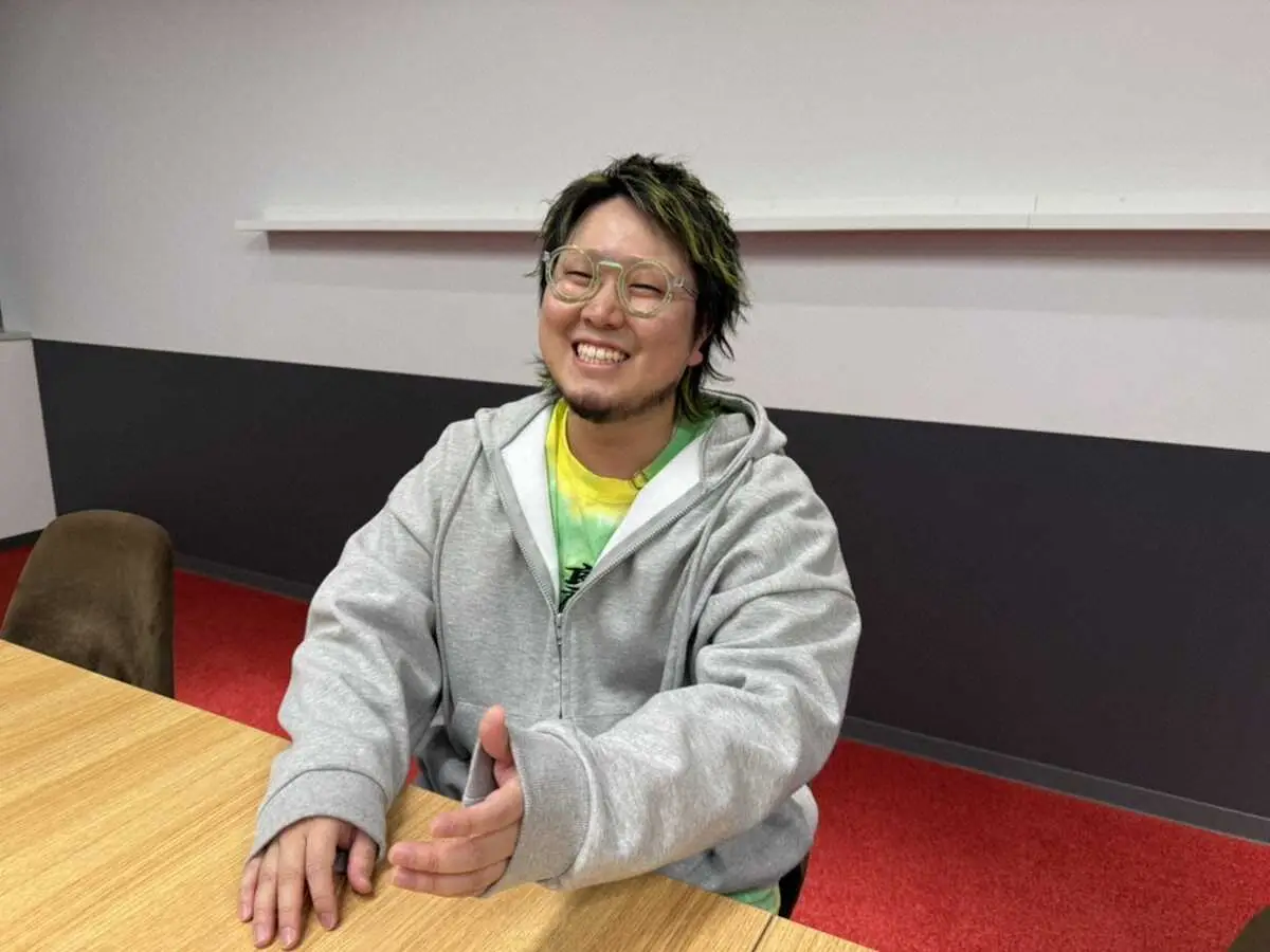 【画像・写真】スポーツ紙初インタビューに応じたこっちのけんと