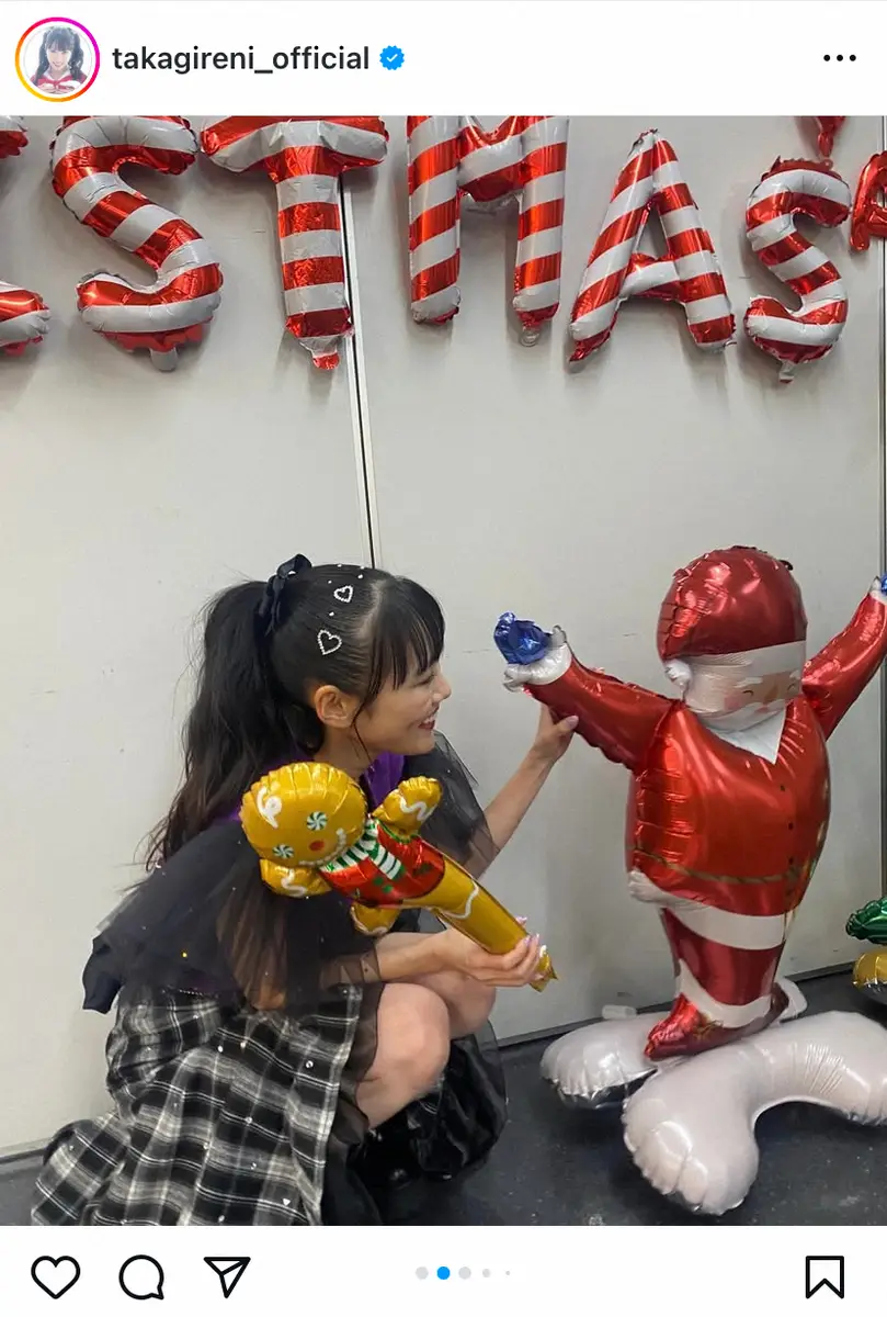 【画像・写真】高城れに　クリスマスに「ワクワク」　“風船”サンタとのツーショットに「可愛い」「楽しそう」の声
