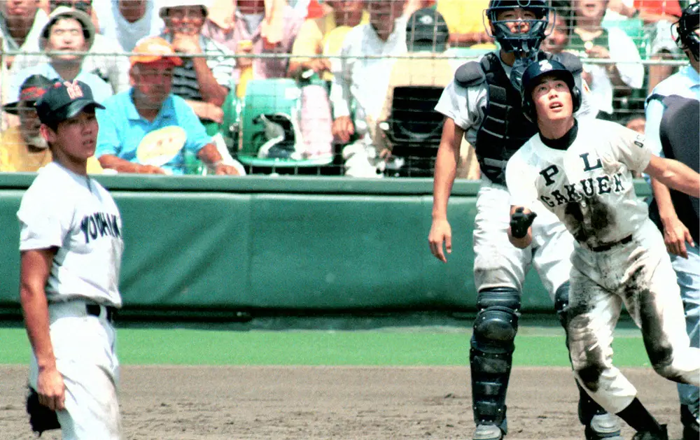【画像・写真】1998年夏の甲子園＜PL・横浜＞15回裏にレフトフライに倒れる上重聡。投手は松坂大輔。