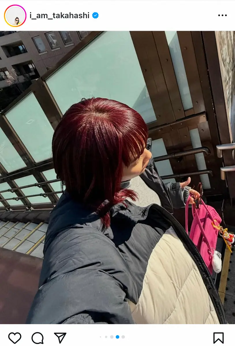 【画像・写真】高橋愛　暗めピンクに劇的イメチェン！　お団子ヘアの自撮りも公開「仕事納めしまして…」