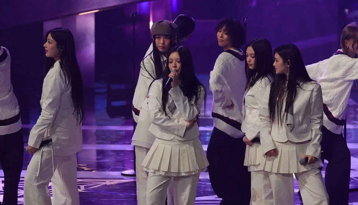 【画像・写真】【レコ大】優秀作品賞「NewJeans」5人は左襟に喪章　韓国の航空事故受け出演全4組が喪章着け歌唱