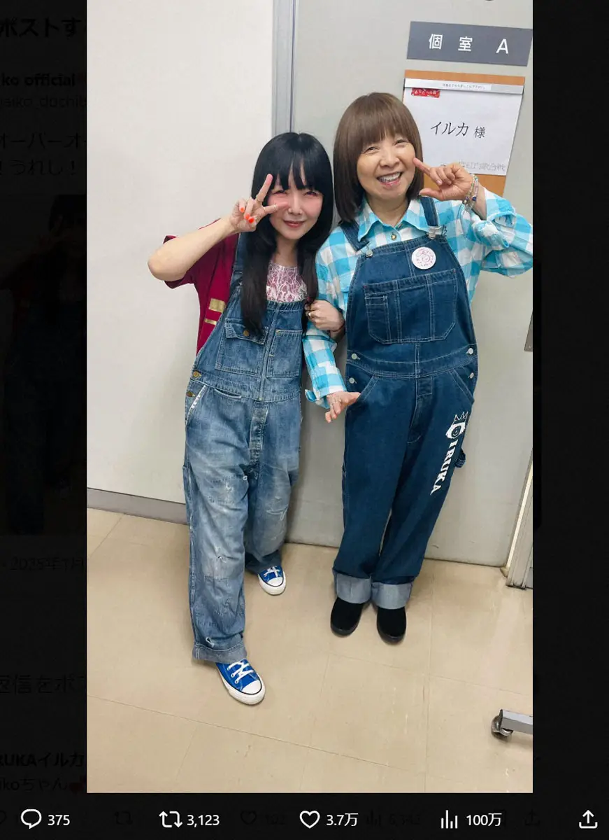 【画像・写真】まるで親子?　aiko　イルカとのオーバーオール“双子コーデ”フォロワー衝撃「母娘」「最高」