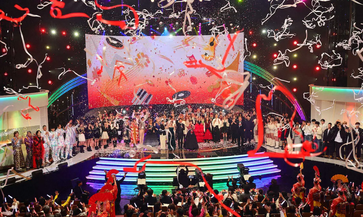 【画像・写真】第75回NHK紅白歌合戦のフィナーレ（撮影・藤山　由理）