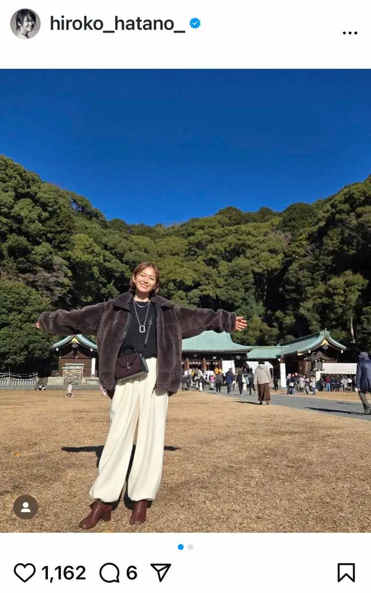 【画像・写真】49歳人気モデル　元サッカー日本代表年下夫と娘2人との幸せ初詣報告「子供たちの成長を改めて感じる」