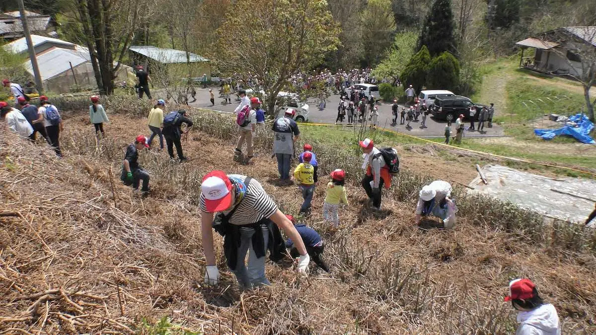 【画像・写真】映画「おらが村のツチノコ騒動記」の1シーン（C）2024　Studio―Garret