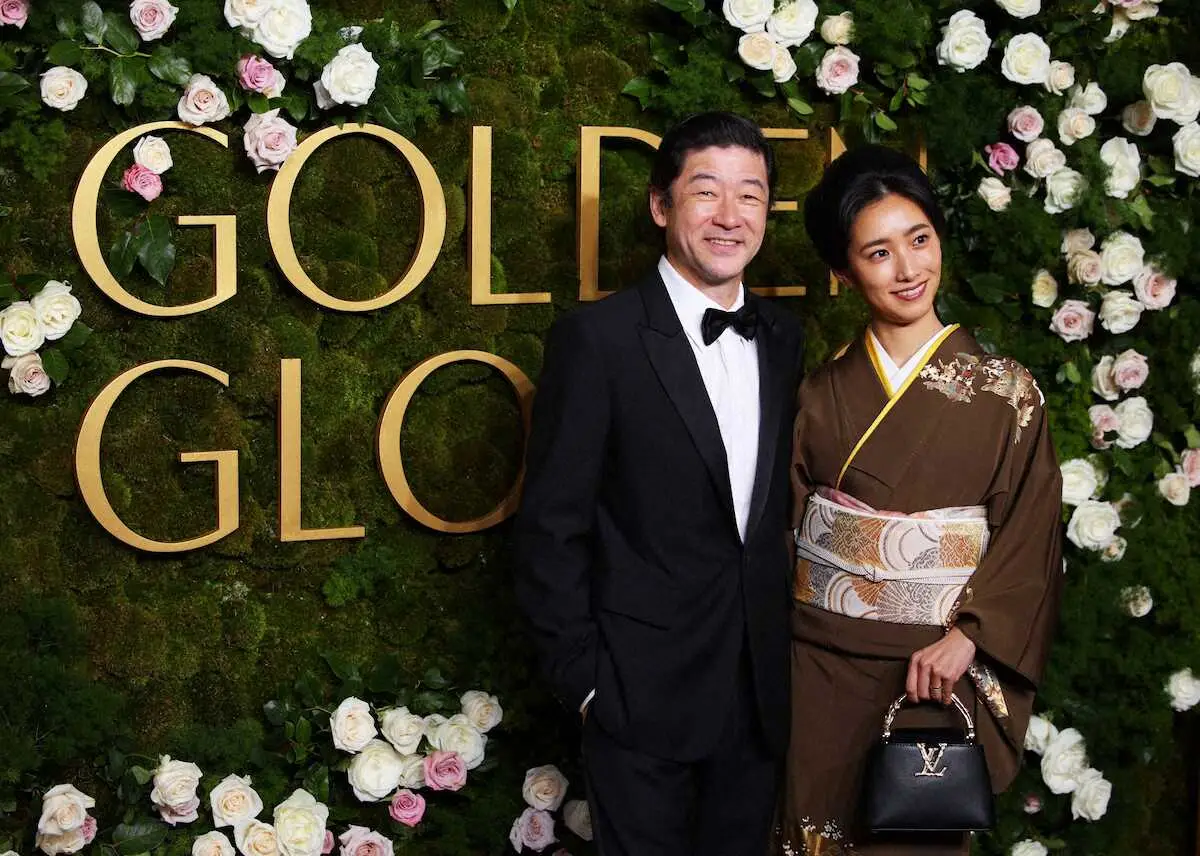 【画像・写真】「第82回ゴールデングローブ賞」妻の中田クルミとともに式に出席した浅野忠信（AP）
