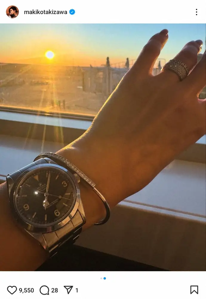 【画像・写真】滝沢眞規子「綺麗な朝日と撮ってみたよ」最新ショットにファン仰天「指輪もすごい」「お指がギラギラ」