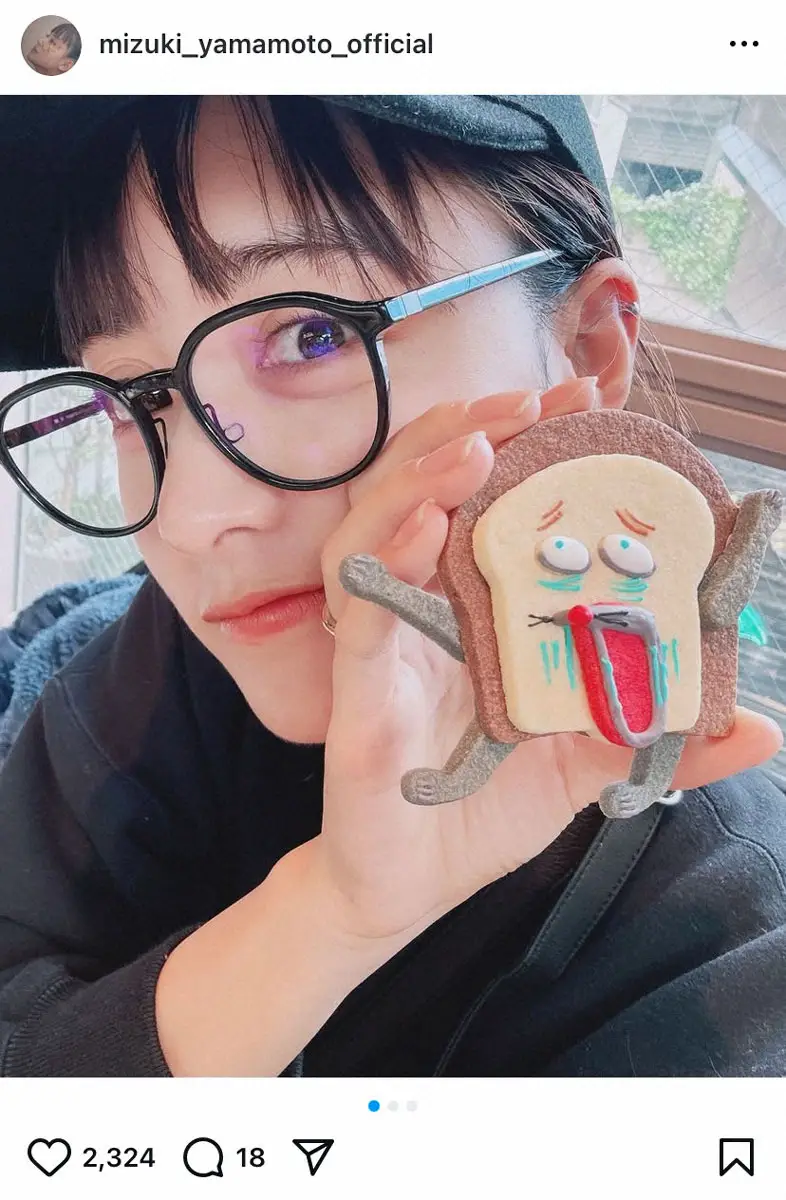 【画像・写真】山本美月　貴重な黒縁眼鏡姿で「パンどろぼうカフェ」へ、ファンもん絶「かわいい」「もったいない」