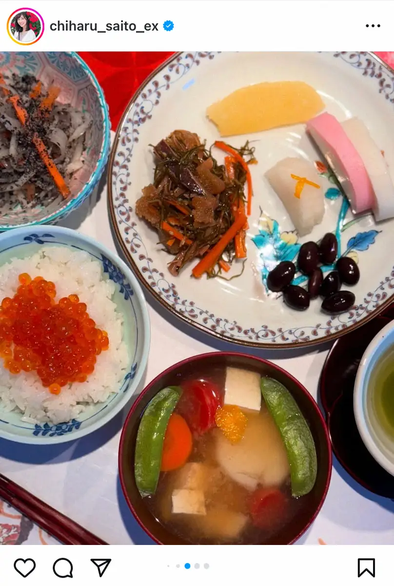 【画像・写真】斎藤ちはるアナ　書初め＆豪華おせちショット披露！　“寝言”にも反響「流石ですね笑」「立派」