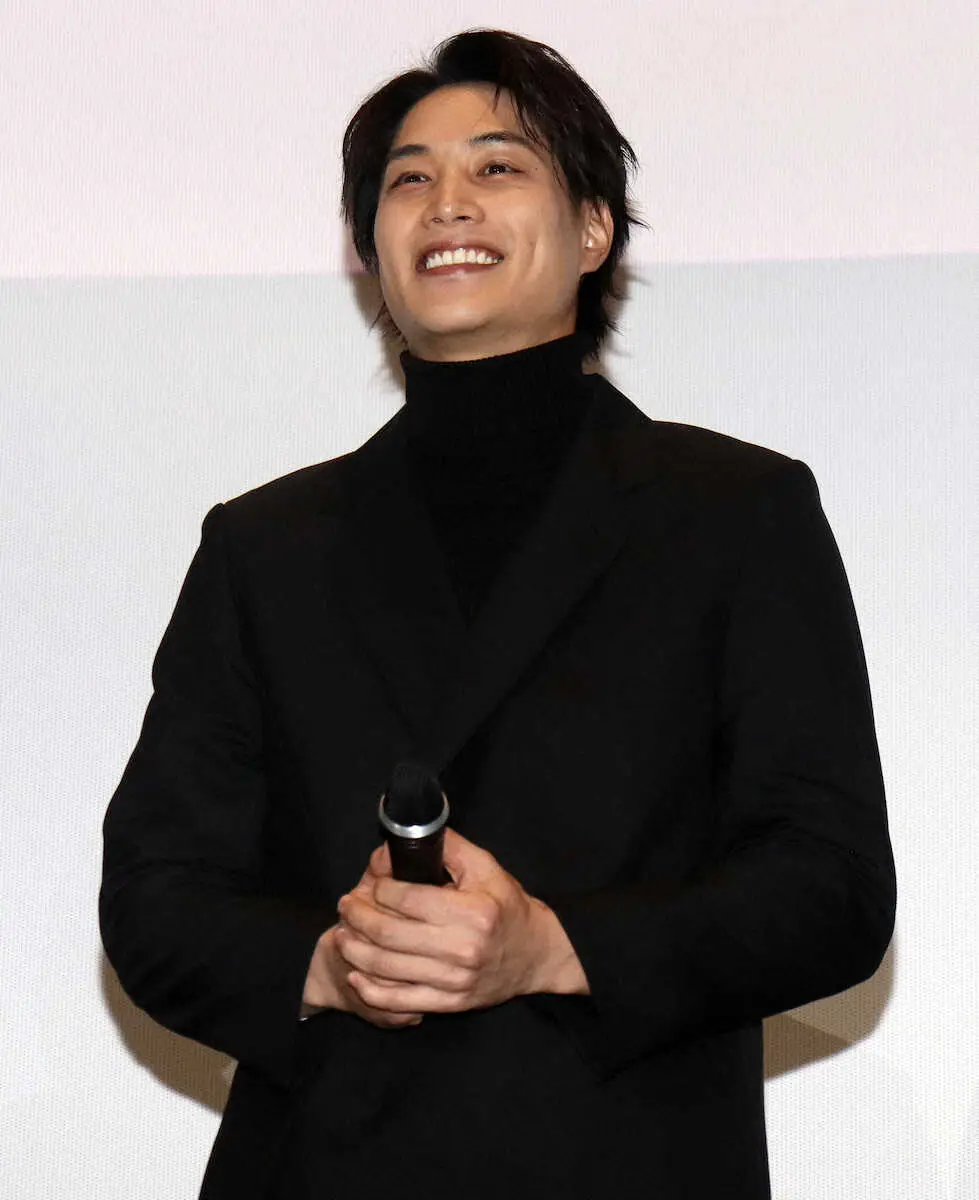 【画像・写真】鈴木伸之　苦手の泳ぎも限界まで挑戦　主演映画「サラリーマン金太郎【暁】編」公開記念舞台あいさつ