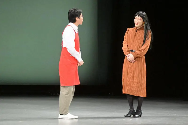 【画像・写真】ライブでコントを披露する男性ブランコの浦井のりひろ（左）と平井まさあき