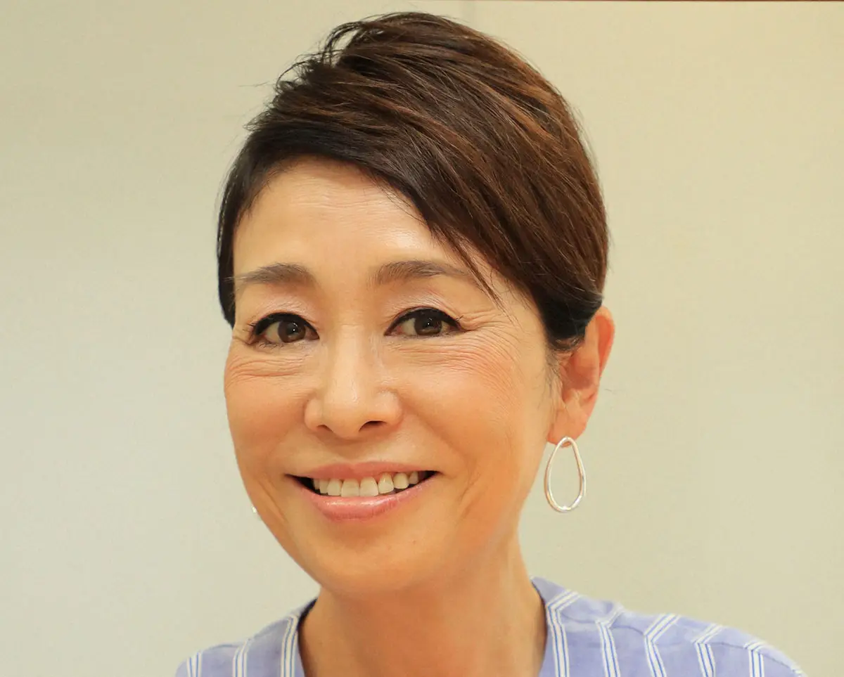 【画像・写真】安藤優子氏　エレベーターガール時代？“小麦肌”の秘蔵写真に「ずっとずっとお綺麗」「うっとり」