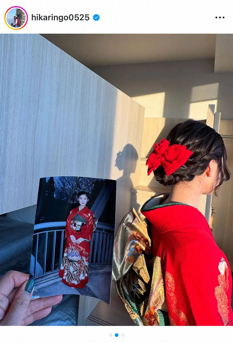 【画像・写真】石田ひかり　次女が成人式、「ハタチのわたし」と“2ショット”　自身の着物継ぎ…鮮やか赤の振袖姿