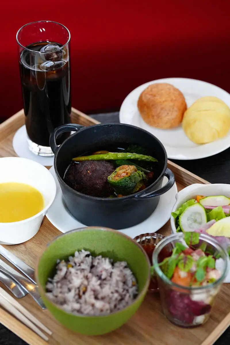 【画像・写真】王将戦第1局2日目昼食　藤井王将は「カツカレー」、永瀬九段は「煮込みハンバーグ」