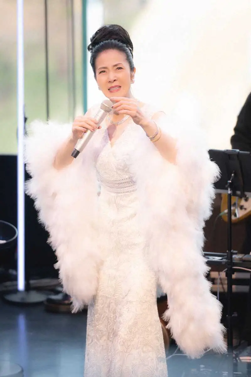 【画像・写真】坂本冬美　“大人の空間”で12曲熱唱　東京・赤坂でライブ　3月5日には新曲「浪花魂」発売