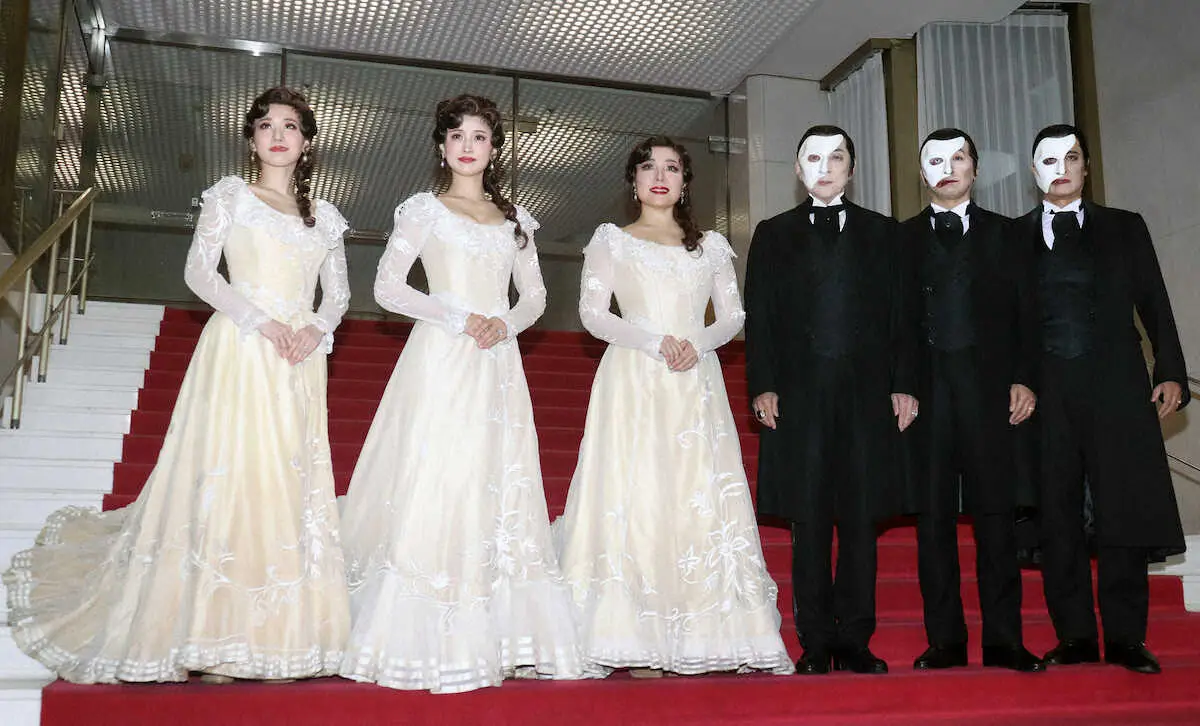 【画像・写真】市村正親　主演舞台「ラブ・ネバー・ダイ」初日　「最後の気持ちで」表明も、あっさり撤回