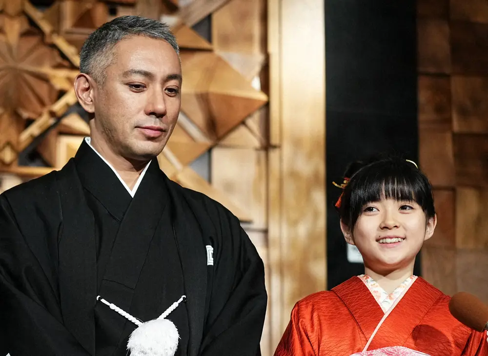 【画像・写真】團十郎　舞台化粧した長女・ぼたんに「うまくなったね」　ファンからは「美しい」「ママに似てます」の声も
