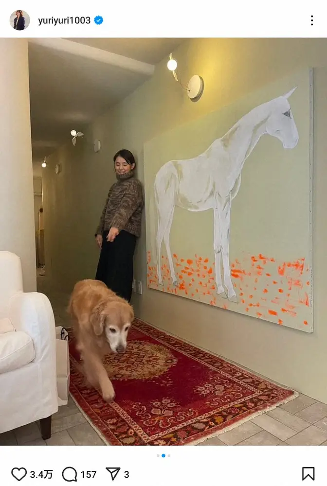 【画像・写真】石田ゆり子　100号の絵画が映える“自宅ギャラリー”写真にファンため息「本当に素敵なお家」