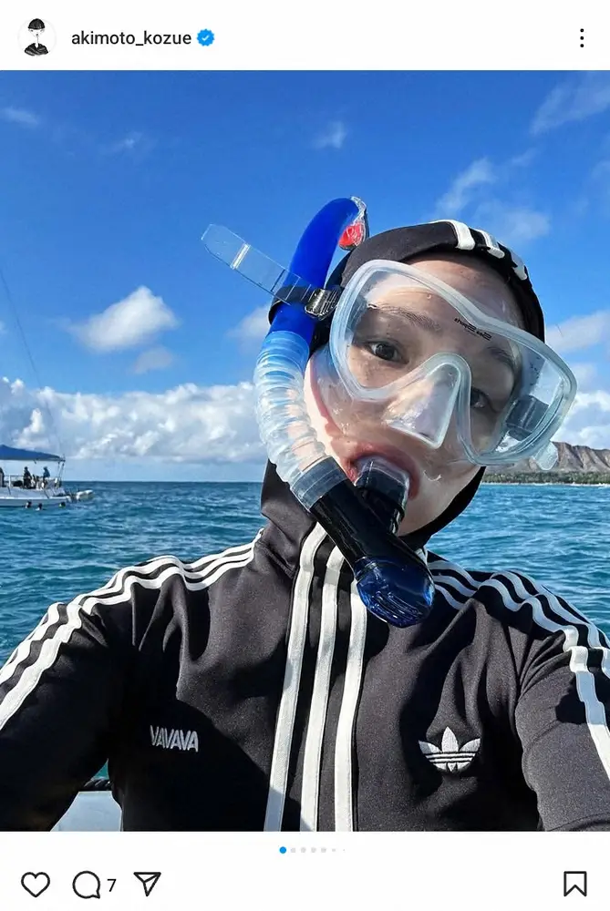【画像・写真】秋元梢　南国のプールで見事な背泳ぎ披露！“水着ショット”に夫・松田翔太も「いいね」