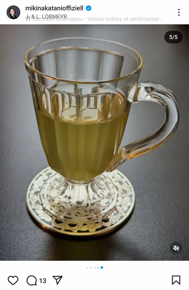 【画像・写真】中谷美紀　オーストリアでの“お茶生活”明かす　160年前のアンティークグラスで「お～いお茶」