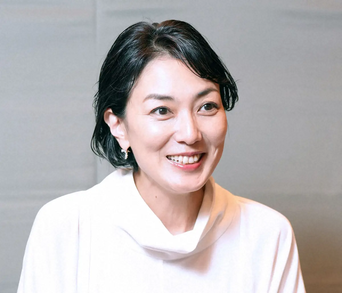 【画像・写真】親友・石田ゆり子も絶賛！49歳人気女優の“家族ショット”に「べっぴんさんの2人」「センスあります」