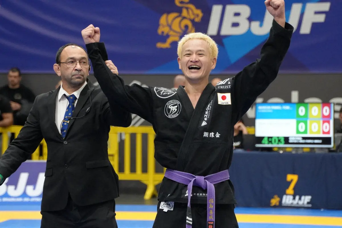 【画像・写真】5試合を戦い抜き優勝を果たした福島は満面の笑み（c）JIU－JITSU　NAVI／新明佑介