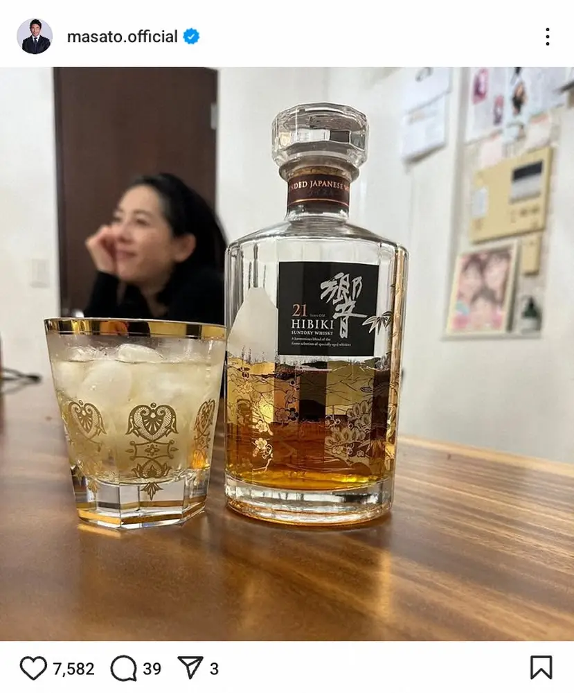 【画像・写真】魔裟斗「やっぱり美味い！」ボトル越しの“幸せショット”に反響「奥様最高」「羨ましい」