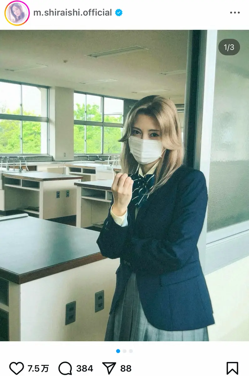 【画像・写真】白石麻衣　金髪ギャルに変身！映画オフショットに反響「学生服が似合うのすごい」「美人オーラが」