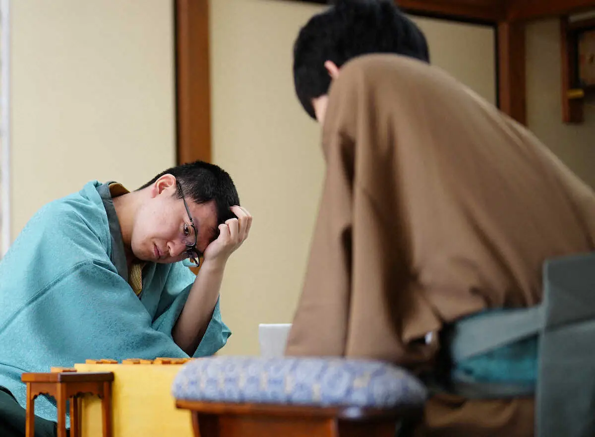 【画像・写真】【王将戦】永瀬九段　自己最長152分大長考で絶妙手　封じ手直前の42手目“驚き”△1四歩