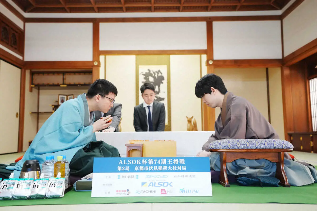 【画像・写真】王将戦第2局2日目対局再開　藤井王将の封じ手は「▲5六角」　斜めの利きを生かした攻めの一手