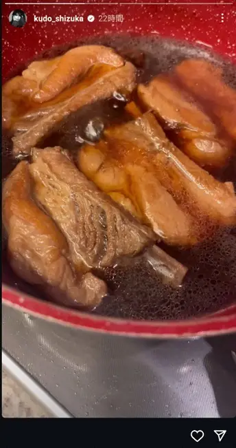 【画像・写真】工藤静香　“じっくりグツグツ”煮込んだ手作り骨付き肉料理を公開、出来上がりは「柔らか～い」