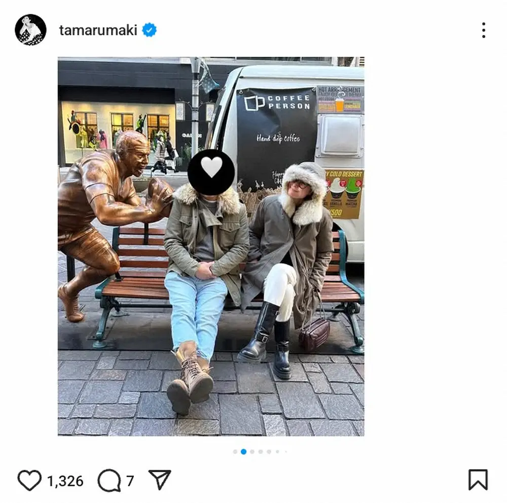 【画像・写真】46歳人気モデル「相方さんとアウターが被った」実業家夫とのラブラブ2ショに「仲良し夫婦」「素敵」