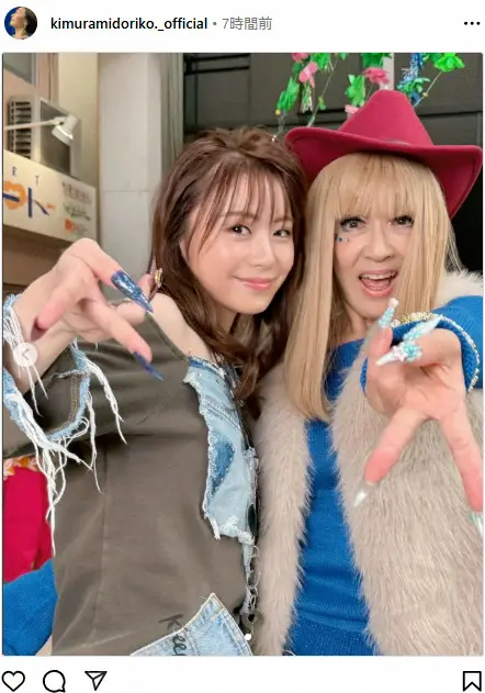 【画像・写真】63歳女優が金髪ショーパンギャルに！超美脚にネット衝撃　「誰かと」「脚細くて綺麗」「違和感ない」