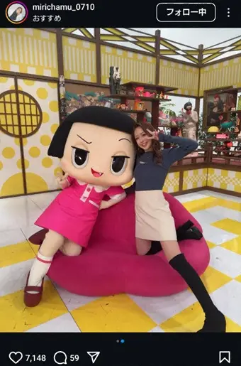 【画像・写真】みりちゃむ　ミニスカ＆ニーハイブーツでチコちゃんと2ショットに「かわええ」「アゲ～」「笑顔が最高」